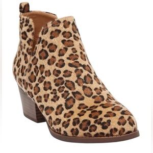 CL by Laundry Tan Leopard Ankle Boots NWOT